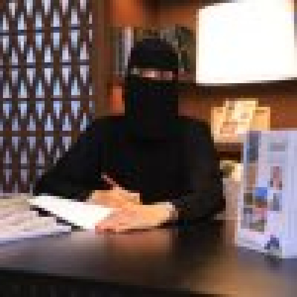 ملاك الخالدي توق ع كتابها الجوف عذوبة النخيل وصناعة المستحيل في ديوانية القلم الذهبي ملاك الخالدي توق ع كتابها الجوف عذوبة النخيل وصناعة المستحيل في ديوانية القلم الذهبي