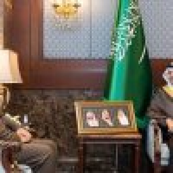 محافظ الأحساء يطلع على خطط الدفاع المدني ويوج ه برفع الجاهزية والاستجابة محافظ الأحساء يطلع على خطط الدفاع المدني ويوج ه برفع الجاهزية والاستجابة