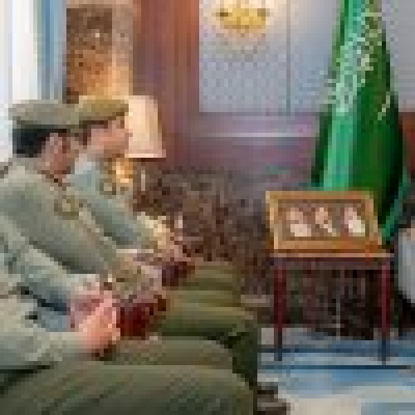 محافظ الأحساء يهنئ اللواء السهلي بالترقية ويؤكد على مواصلة كفاءة الأداء بقطاع الجوازات