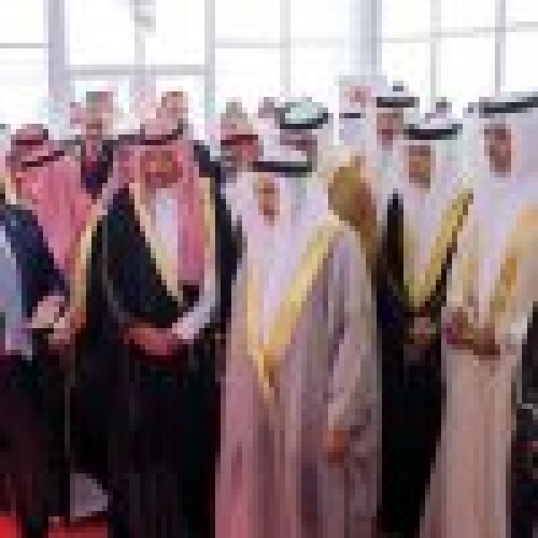بدعم من صندوق التنمية السعودي نائب رئيس الوزراء البحريني يفتتح محطتي ضاحية الرملي لنقل الكهرباء بدعم من صندوق التنمية السعودي نائب رئيس الوزراء البحريني يفتتح محطتي ضاحية الرملي لنقل الكهرباء