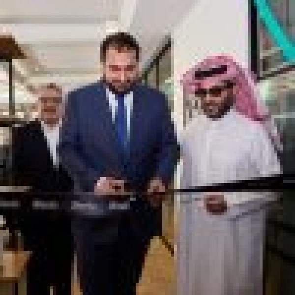 سفير خادم الحرمين لدى المملكة المتحدة يفتتح المقر الدولي لشركة صلة في لندن برفقة رئيس هيئة الترفيه سفير خادم الحرمين لدى المملكة المتحدة يفتتح المقر الدولي لشركة صلة في لندن برفقة رئيس هيئة الترفيه