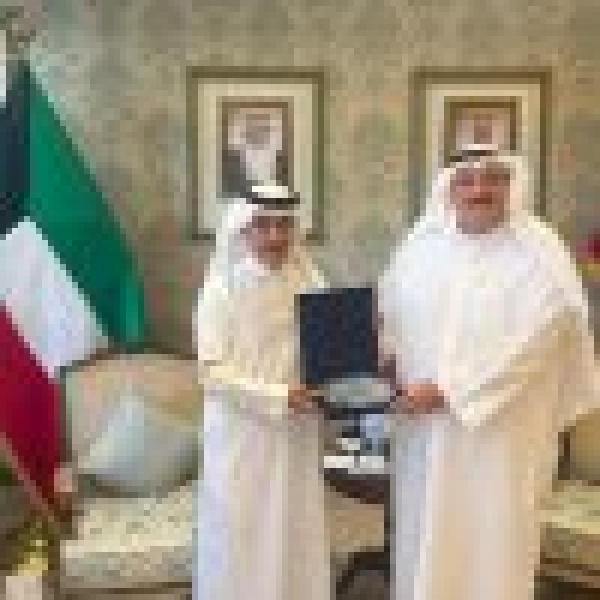 رئيس جامعة الخليج العربي يبحث مع وزير الصحة الكويتي سبل تعزيز التعاون وتبادل الخبرات لدعم جودة الخدمات الصحية رئيس جامعة الخليج العربي يبحث مع وزير الصحة الكويتي سبل تعزيز التعاون وتبادل الخبرات لدعم جودة الخدمات الصحية