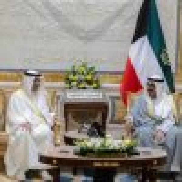 أمير دولة الكويت يستقبل الأمين العام لمجلس التعاون أمير دولة الكويت يستقبل الأمين العام لمجلس التعاون