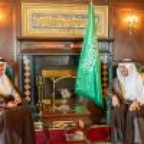 أمير منطقة تبوك يستقبل وزير النقل والخدمات اللوجستية أمير منطقة تبوك يستقبل وزير النقل والخدمات اللوجستية