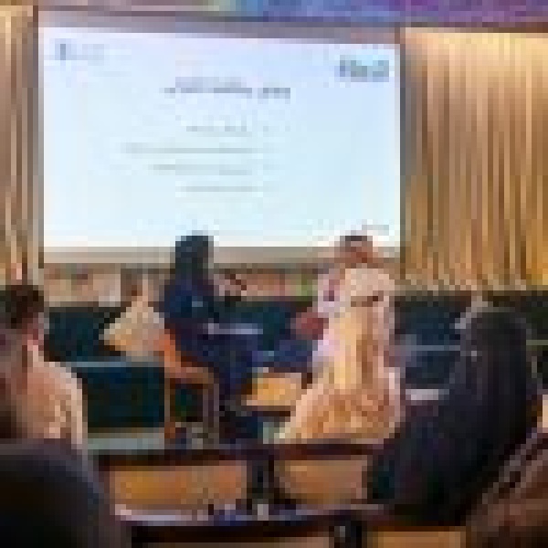 عبدالرحمن السلطان في أمسية نادي الجليس الثقافي التواصل الاستراتيجي يبدأ من الهدف وي قاس بالأثر عبدالرحمن السلطان في أمسية نادي الجليس الثقافي التواصل الاستراتيجي يبدأ من الهدف وي قاس بالأثر