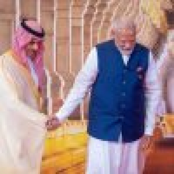 يرأس وفد المملكة نيابة عن ولي العهد وزير الخارجية يصل لمقر انعقاد قمة بريكس 2026 في العاصمة الهندية يرأس وفد المملكة نيابة عن ولي العهد وزير الخارجية يصل لمقر انعقاد قمة بريكس 2026 في العاصمة الهندية