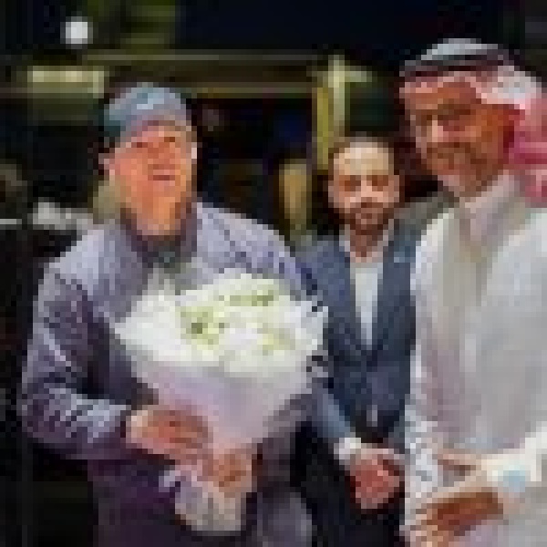 كانيلو يصل الرياض لخوض نزال المكسيك ضد العالم كانيلو يصل الرياض لخوض نزال المكسيك ضد العالم