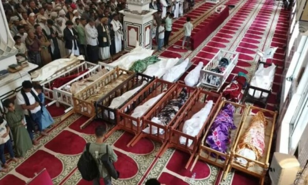 تعز تود ع 18 شهيدا من ضحايا القصف الحوثي بينهم طفلة ووالدها