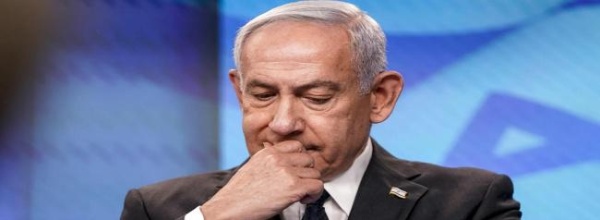نتنياهو يراقب ما يجري مع إيران على التلفزيون نتنياهو يراقب ما يجري مع إيران على التلفزيون