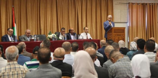 برهم يسل م كتب التكليف لمديري المدارس الجدد برهم يسل م كتب التكليف لمديري المدارس الجدد