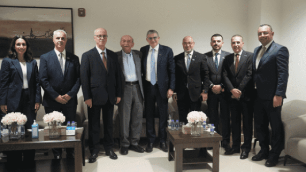 البنك العربي يتبرع بـ مليون دولار لإنشاء قسم العلاج الإشعاعي في مستشفى جامعة النجاح الوطني الجامعي البنك العربي يتبرع بـ مليون دولار لإنشاء قسم العلاج الإشعاعي في مستشفى جامعة النجاح الوطني الجامعي
