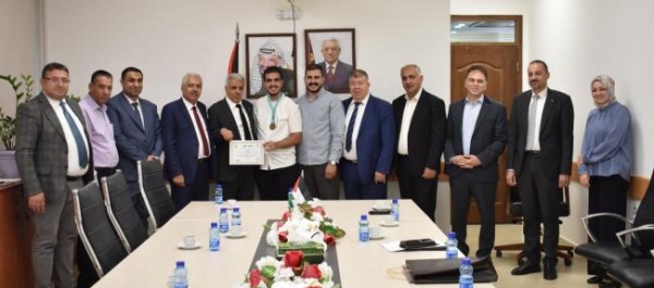 برهم يكر م طلبة م تميزين حق قوا إنجازات لافتة في م سابقات دولية برهم يكر م طلبة م تميزين حق قوا إنجازات لافتة في م سابقات دولية