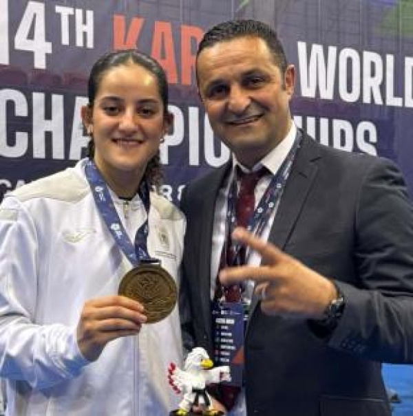 أمين بشارات أعلام فلسطين منحت مريم دفعة استثنائية في نهائي بطولة العالم أمين بشارات أعلام فلسطين منحت مريم دفعة استثنائية في نهائي بطولة العالم