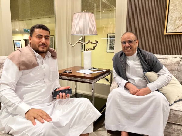 لقاء يجمع العقيد طه الدباء ووزير الداخلية الأسبق أحمد الميسري في الرياض لقاء يجمع العقيد طه الدباء ووزير الداخلية الأسبق أحمد الميسري في الرياض