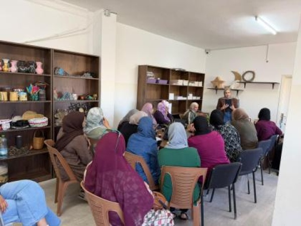 جمعية المرأة العاملة تنفذ لقاء توعويا حول الأفكار السلبية وآليات التعامل معها في نحالين جمعية المرأة العاملة تنفذ لقاء توعويا حول الأفكار السلبية وآليات التعامل معها في نحالين