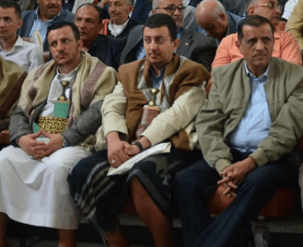 قيادي حوثي يفج ر مفاجأة غرف مظلمة تخون المخلصين وتبتلع القرار والمال قيادي حوثي يفج ر مفاجأة غرف مظلمة تخون المخلصين وتبتلع القرار والمال