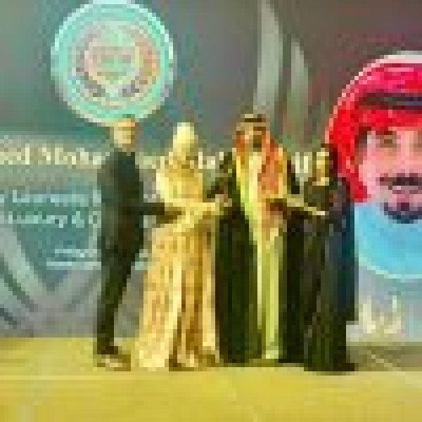 راشد العبداللطيف ي كر م في كوالالمبور بلقب رائد الإرث في مجال الفخامة والتراث الثقافي راشد العبداللطيف ي كر م في كوالالمبور بلقب رائد الإرث في مجال الفخامة والتراث الثقافي