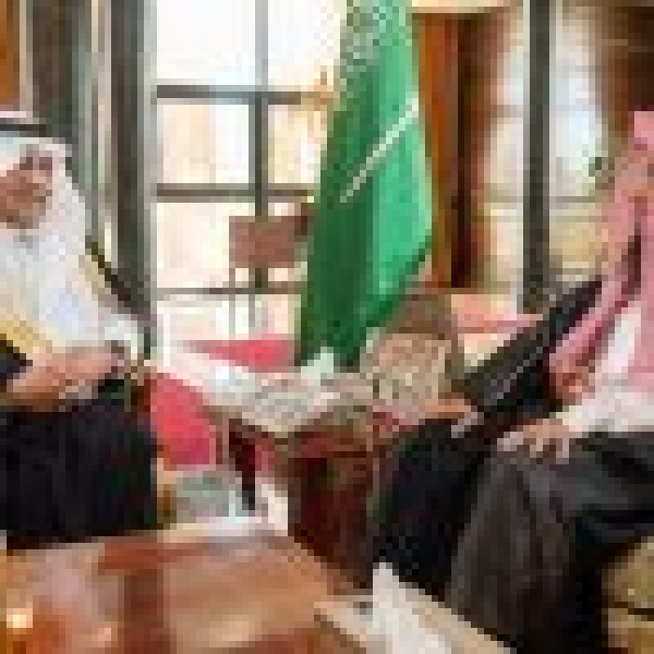 نو ه بالجهود المبذولة في نشر العلم الشرعي وخدمة المجتمع أمير تبوك يستقبل المفوض بالإفتاء بالمنطقة