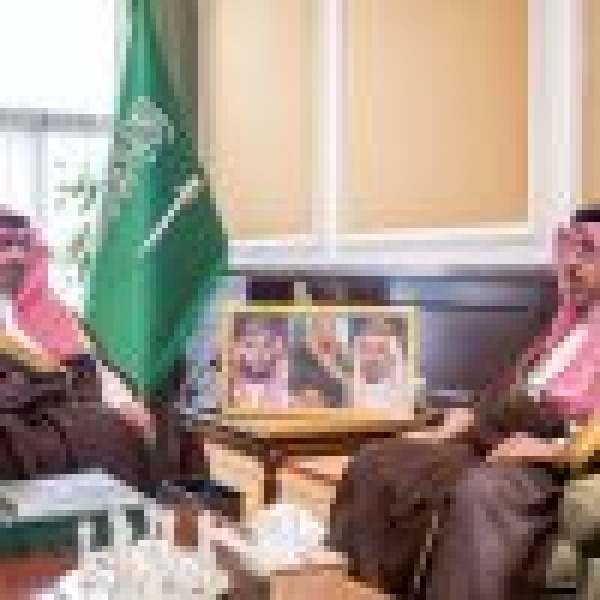 اطلع على تقريره السنوي لعام 2025 نائب أمير تبوك يستقبل مدير فرع صندوق التنمية الزراعية بالمنطقة
