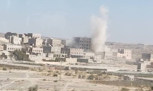 حملة حوثية تقتحم قرى في عمران وتفج ر منازل وتعتدي على نساء حملة حوثية تقتحم قرى في عمران وتفج ر منازل وتعتدي على نساء