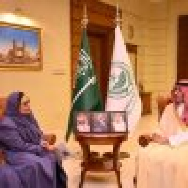 محافظ جدة يستقبل رئيسة الجمعية الخيرية لتعزيز الصحة محافظ جدة يستقبل رئيسة الجمعية الخيرية لتعزيز الصحة