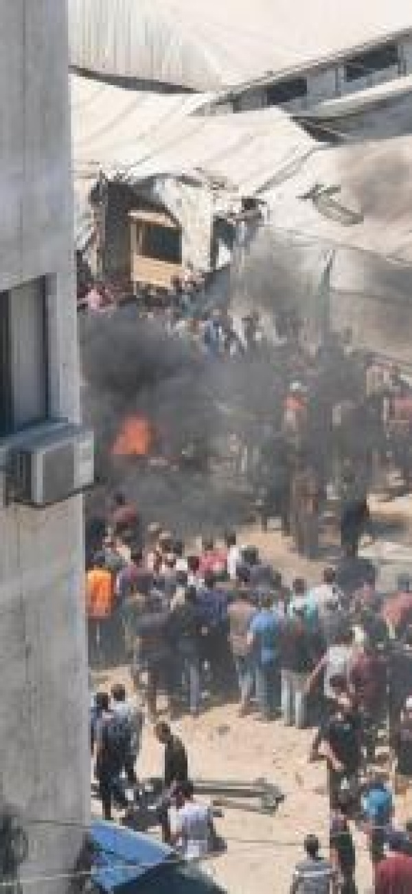 شهداء وجرحى في قصف الاحتلال مركبة وسط مدينة غزة شهداء وجرحى في قصف الاحتلال مركبة وسط مدينة غزة