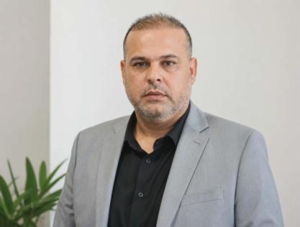 القيادة في إجازة والطوابير تحكم فلسطين