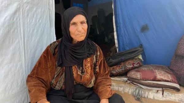 خاص أحلاهما م ر ابتسام وأمها السبعينية بين الجوع والخوف في خيمة غرب غزة خاص أحلاهما م ر ابتسام وأمها السبعينية بين الجوع والخوف في خيمة غرب غزة