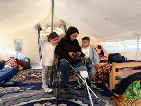 بعد إصابتها في مجزرة الباقة كفاح الفاخوري تعود إلى التصوير بساق مبتورة بعد إصابتها في مجزرة الباقة كفاح الفاخوري تعود إلى التصوير بساق مبتورة
