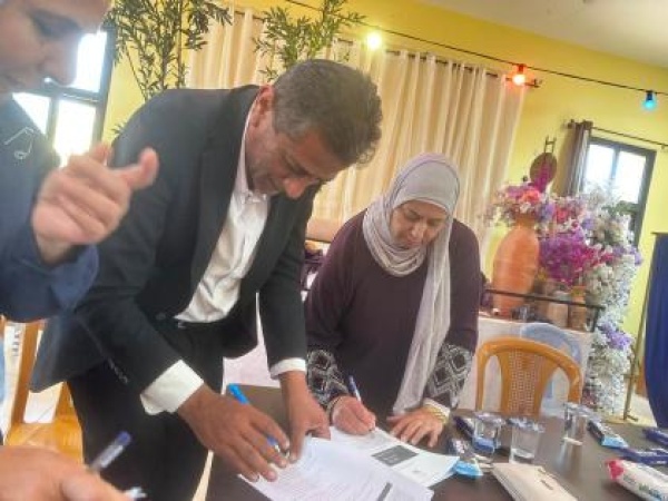 بالصور توقيع ميثاق شرف يوح د جهود مجلس الظل النسوي والمجلس القروي في دير الحطب لتعزيز الشراكة والتنمية بالصور توقيع ميثاق شرف يوح د جهود مجلس الظل النسوي والمجلس القروي في دير الحطب لتعزيز الشراكة والتنمية
