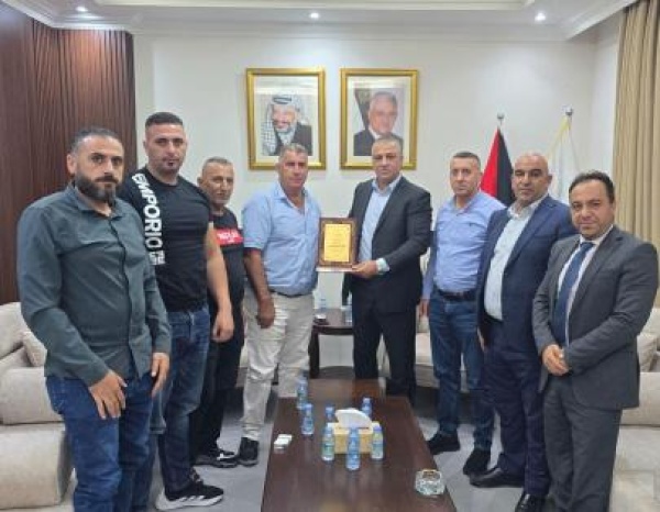اللواء ناصر البوريني يستقبل رئيس واعضاء مجلس قروي عينابوس اللواء ناصر البوريني يستقبل رئيس واعضاء مجلس قروي عينابوس