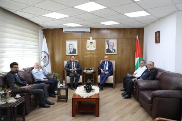 التميمي يلتقي وفدا من بلدية طوباس ويبحثان احتياجات قطاع الأراضي
