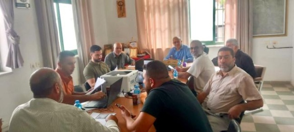 طواقم مصلحة مياه القدس في قرية رمون لتسهيل تقديم الخدمات للمواطنين