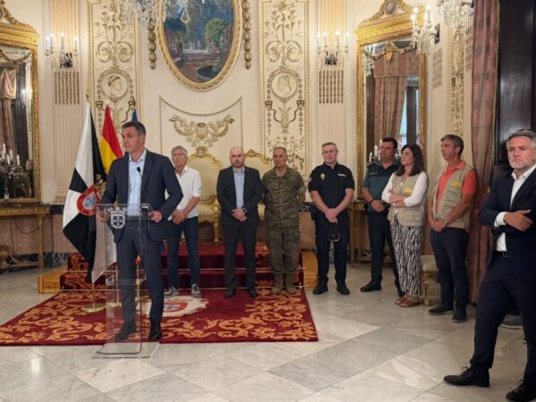 سانشيز يعلن تسريع إعادة المهاجرين من سبتة ويعزز الانتشار الأمني بالمدينة سانشيز يعلن تسريع إعادة المهاجرين من سبتة ويعزز الانتشار الأمني بالمدينة