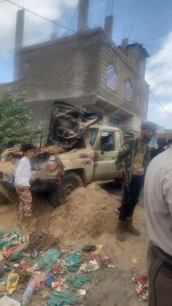 أولى صور موكب وزير الدفاع عقب مهاجمته بالضالع