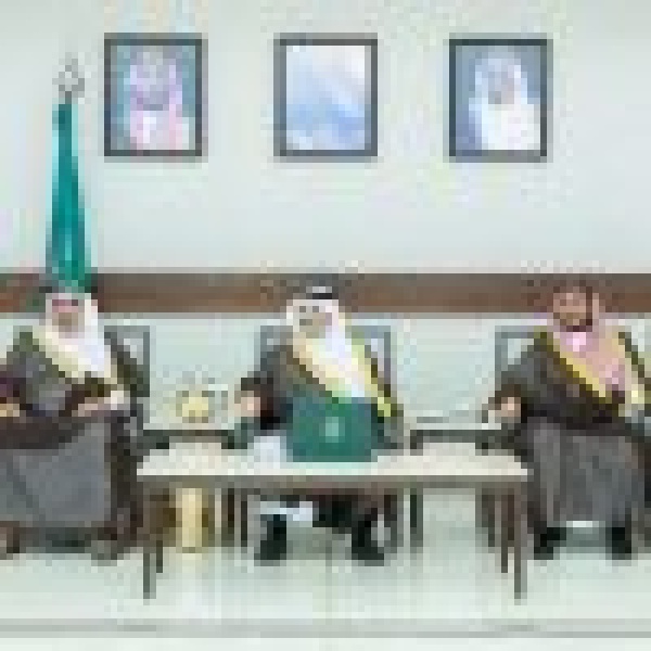 نو ه بأهمية المبادرات البيئية في المحافظة على الموارد الطبيعية وتنميتها أمير الشرقية يرعى حفل تكريم المشاركين بمبادرة يد تغرس وأرض تزدهر