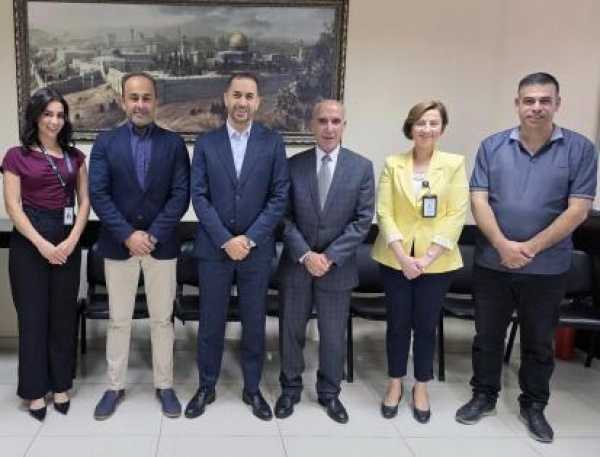 بنك القدس يهنئ نقيب الأطباء ويقدم دعما لرعاية مؤتمر الأطباء في رام الله