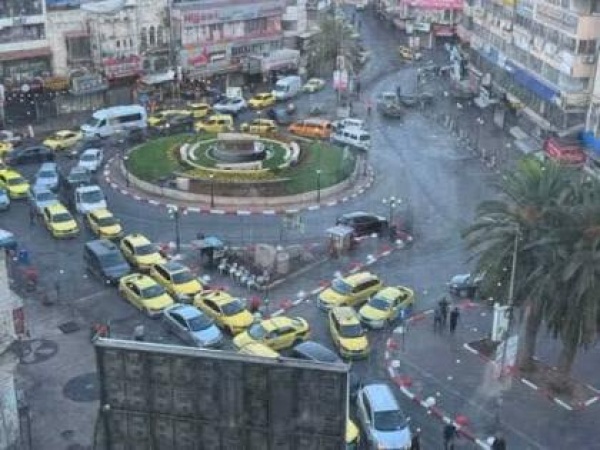 نقابات النقل العام تهدد بالإضراب الاثنين المقبل إذا استمرت أزمة المحروقات نقابات النقل العام تهدد بالإضراب الاثنين المقبل إذا استمرت أزمة المحروقات