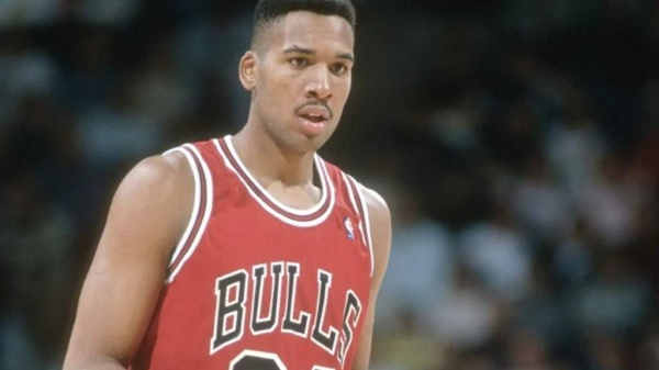 عالم كرة السلة يود ع ستايسي كينغ بطل الـnba ثلاث مرات وأسطورة شيكاغو بولز يرحل عن 59 عاما