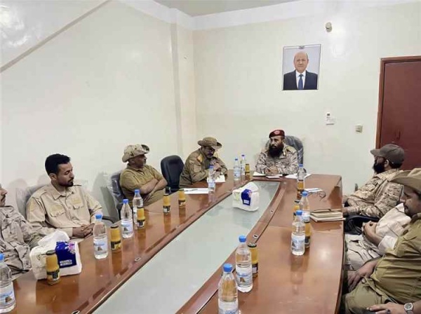 قائد المنطقة العسكرية الرابعة يوج ه بإعادة تموضع القوات ورفع الجاهزية في محور العند قائد المنطقة العسكرية الرابعة يوج ه بإعادة تموضع القوات ورفع الجاهزية في محور العند