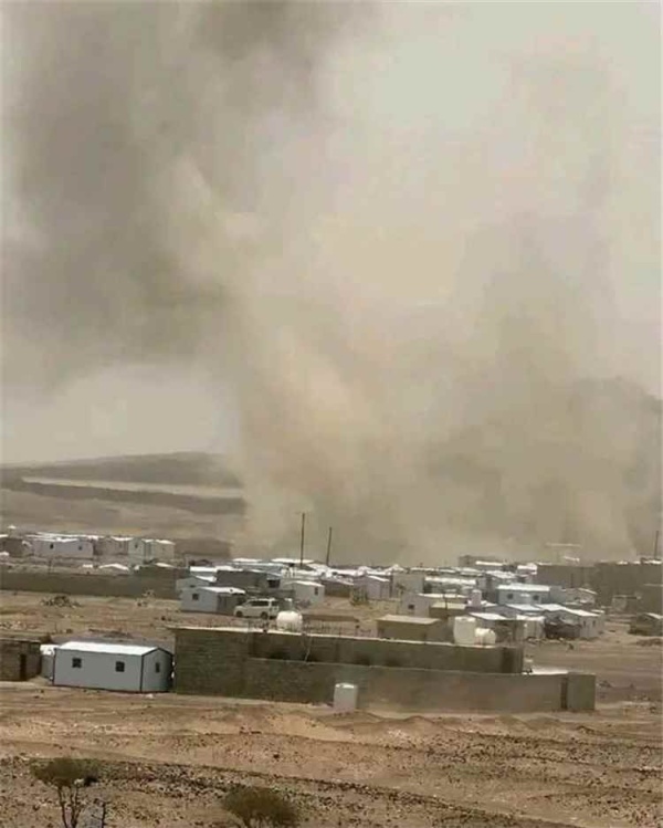 تحليق مكثف لمسيرات حوثية والدفاعات الجوية بمأرب تتصدى لها تحليق مكثف لمسيرات حوثية والدفاعات الجوية بمأرب تتصدى لها