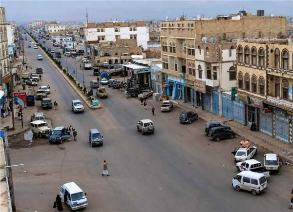 مسلحون يغتالون أب ا ونجله داخل سوق في عمران مسلحون يغتالون أب ا ونجله داخل سوق في عمران
