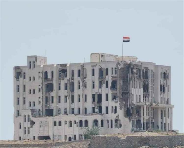 قصف حوثي يستهدف المجمع القضائي وسط مدينة تعز قصف حوثي يستهدف المجمع القضائي وسط مدينة تعز