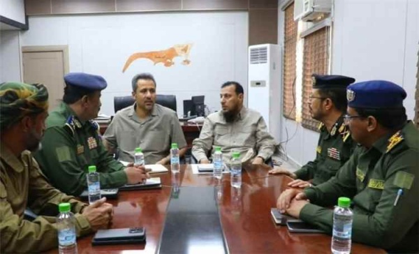 محافظا عدن ولحج يناقشان مع لجنة من وزارة الداخلية تعزيز أمن الجبهة الداخلية والتصدي لمخططات الحوثي الإرهابية محافظا عدن ولحج يناقشان مع لجنة من وزارة الداخلية تعزيز أمن الجبهة الداخلية والتصدي لمخططات الحوثي الإرهابية