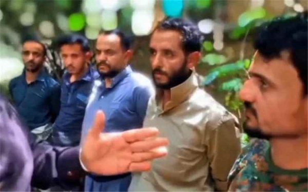 قيادي عسكري يكشف تفاصيل عملية أسر ثلاثة من أبرز قيادات الحوثيين في تعز