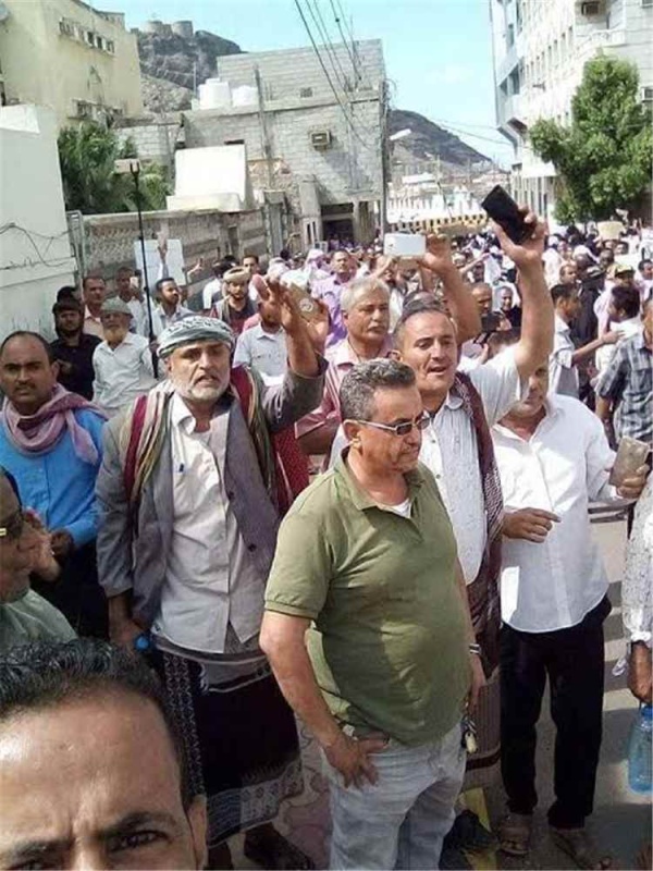 دعوات لإعادة النظر في رواتب المعلمين وتحسين أوضاعهم المعيشية