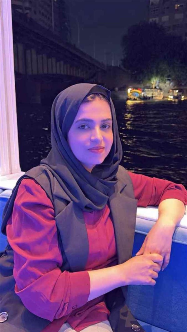 بعد 10 سنوات من الزواج فنانة يمنية تعلن نهاية قصة حبها بالانفصال الرسمي