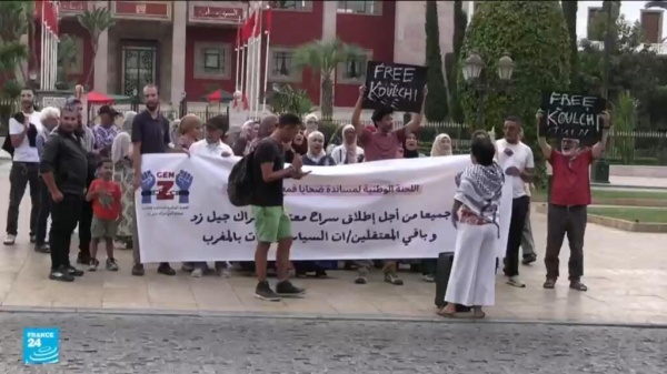 المغرب أمهات يطالبن بالإفراج عن أبنائهن المعتقلين على خلفية احتجاجات جيل زد المغرب أمهات يطالبن بالإفراج عن أبنائهن المعتقلين على خلفية احتجاجات جيل زد