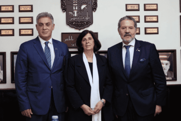 ممثل الرئيس الخاص ومحافظ سلطة النقد يؤكدان دعمهما لبلدية نابلس ممثل الرئيس الخاص ومحافظ سلطة النقد يؤكدان دعمهما لبلدية نابلس