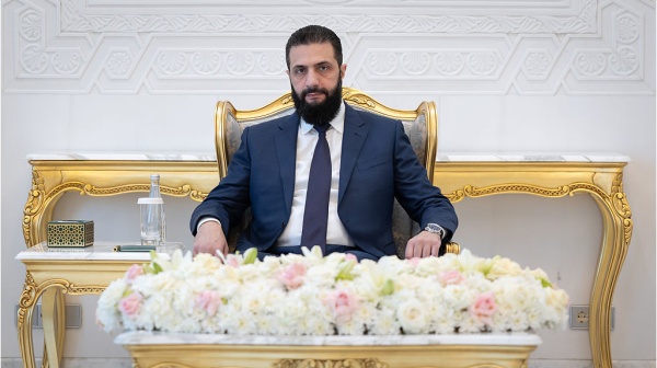 سوريا الشرع يقدم التعازي بضحايا حادث طريق دمشق ديرالزور سوريا الشرع يقدم التعازي بضحايا حادث طريق دمشق ديرالزور